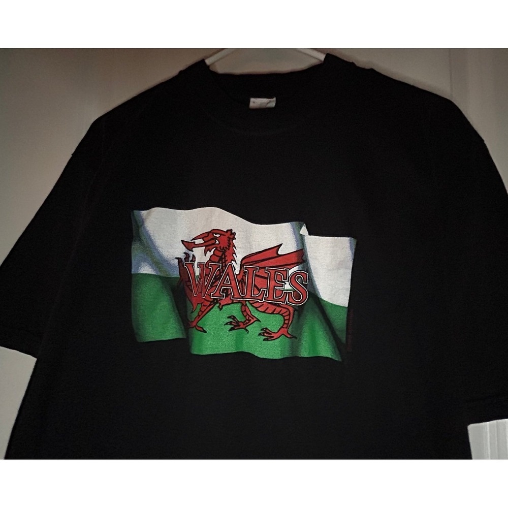Vintage 90's Wales Welsh Dragon‎ Flag Graphic Black T-Shirt Sz Mens Medium NWOT